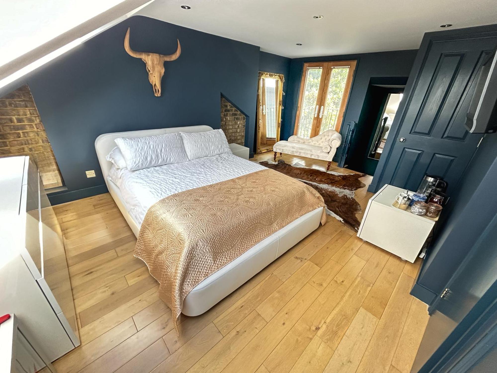 The Crown Loft Ensuite Luxury Accomodation Kingston upon Thames  Ngoại thất bức ảnh